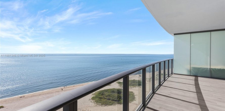 Condominio en Pompano Beach, Florida, 3 dormitorios № 1933630