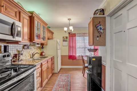 House in Winter Haven, Florida 2 bedrooms, 64.1 sq.m. № 2091942 - photo 10