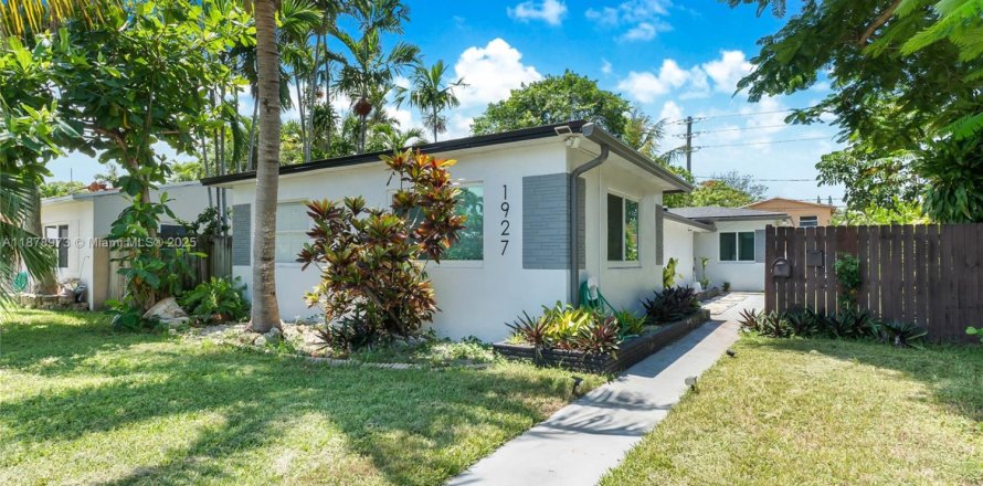 Casa en Hollywood, Florida 2 dormitorios, 147.44 m2 № 1927703