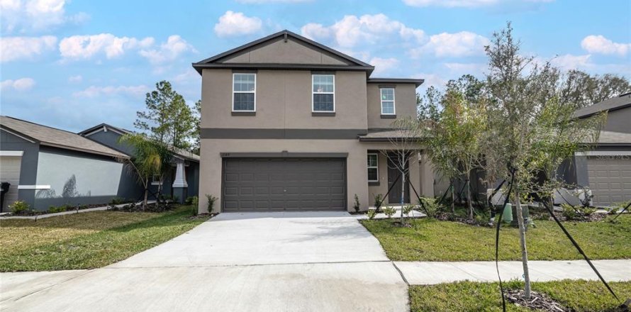House in Lakeland, Florida 4 bedrooms, 187.29 sq.m. № 2135367