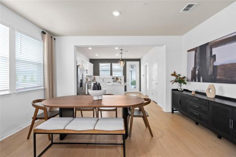 Townhouse in Winter Garden, Florida 3 bedrooms, 153.47 sq.m. № 2379307 - photo 10