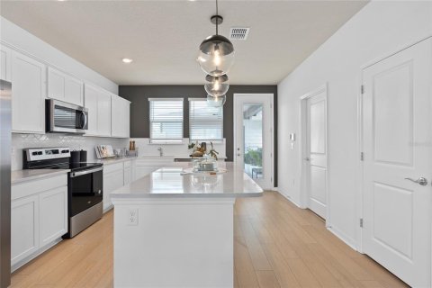 Townhouse in Winter Garden, Florida 3 bedrooms, 153.47 sq.m. № 2379307 - photo 7