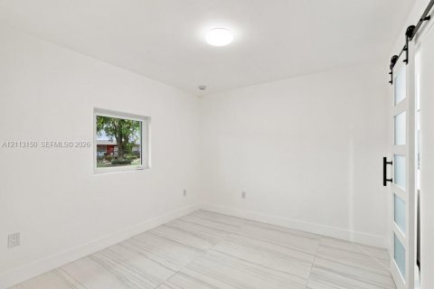 Villa ou maison à louer à Miami, Floride: 4 chambres, 122.45 m2 № 2434192 - photo 16