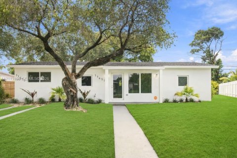 Villa ou maison à louer à Miami, Floride: 4 chambres, 122.45 m2 № 2434192 - photo 2