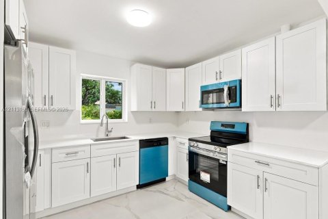 Villa ou maison à louer à Miami, Floride: 4 chambres, 122.45 m2 № 2434192 - photo 14