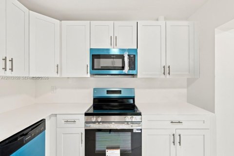 Villa ou maison à louer à Miami, Floride: 4 chambres, 122.45 m2 № 2434192 - photo 15