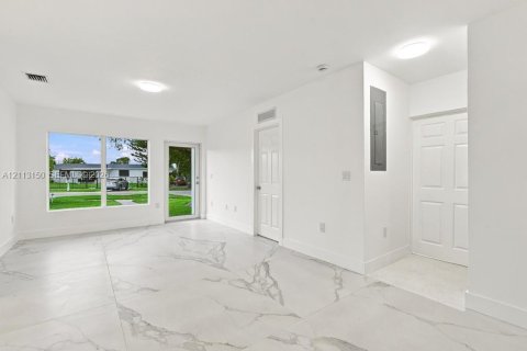 Villa ou maison à louer à Miami, Floride: 4 chambres, 122.45 m2 № 2434192 - photo 10
