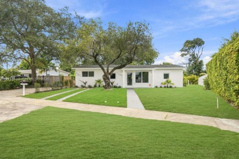 Villa ou maison à Miami, Floride 4 chambres, 122.45 m2 № 2434192
