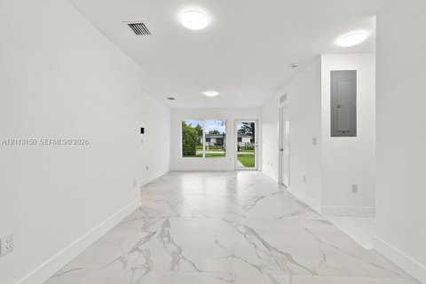 Villa ou maison à louer à Miami, Floride: 4 chambres, 122.45 m2 № 2434192 - photo 9