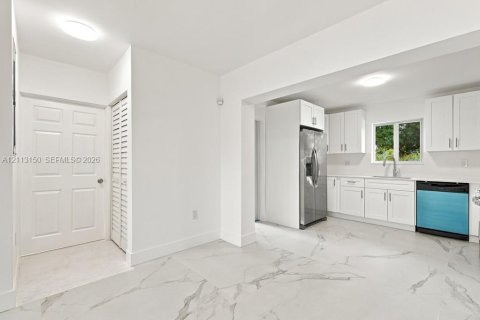 Villa ou maison à louer à Miami, Floride: 4 chambres, 122.45 m2 № 2434192 - photo 11