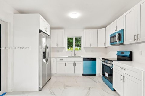 Villa ou maison à louer à Miami, Floride: 4 chambres, 122.45 m2 № 2434192 - photo 13