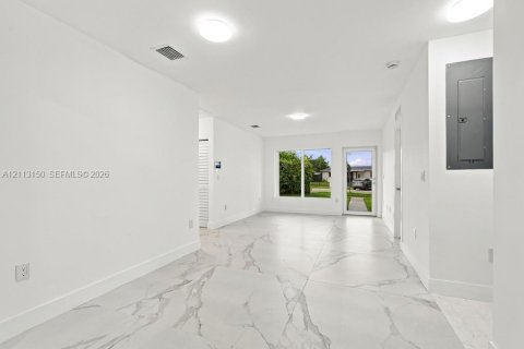 Villa ou maison à louer à Miami, Floride: 4 chambres, 122.45 m2 № 2434192 - photo 8