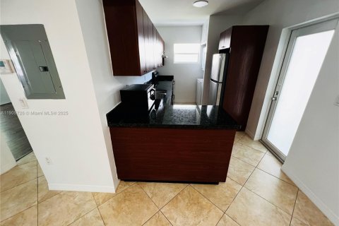 Снять в аренду квартиру в Майами-Бич, Флорида 2 спальни, 102.19м2, № 1956392 - фото 6