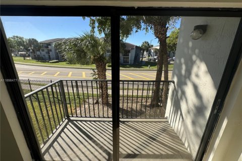 Condominio en venta en Hialeah, Florida, 2 dormitorios, 90.67 m2 № 1939656 - foto 10