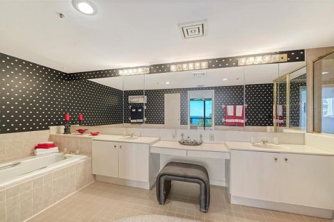 Condo in Longboat Key, Florida, 3 bedrooms  № 2424438 - photo 12