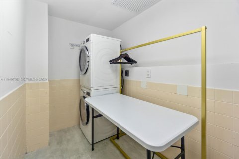 Copropriété à louer à Miami Beach, Floride: 2 chambres, 110.55 m2 № 2153048 - photo 23