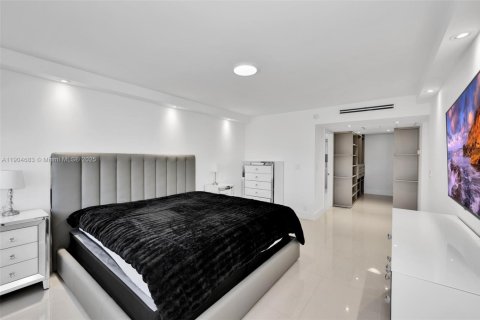 Condominio en venta en Hallandale Beach, Florida, 2 dormitorios, 102.19 m2 № 2015614 - foto 17