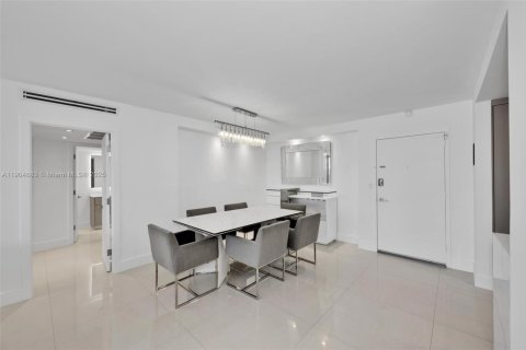 Condominio en venta en Hallandale Beach, Florida, 2 dormitorios, 102.19 m2 № 2015614 - foto 24