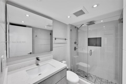 Condominio en venta en Hallandale Beach, Florida, 2 dormitorios, 102.19 m2 № 2015614 - foto 11