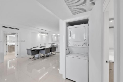 Condominio en venta en Hallandale Beach, Florida, 2 dormitorios, 102.19 m2 № 2015614 - foto 26