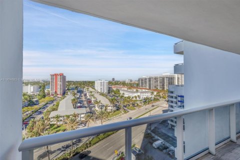 Condominio en venta en Hallandale Beach, Florida, 2 dormitorios, 102.19 m2 № 2015614 - foto 28