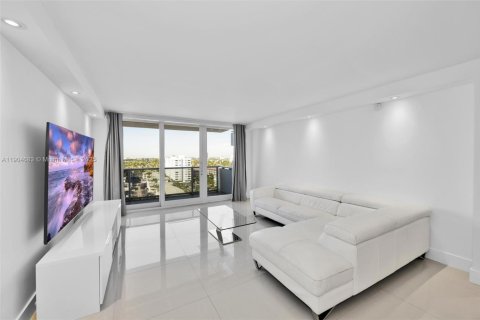 Condominio en venta en Hallandale Beach, Florida, 2 dormitorios, 102.19 m2 № 2015614 - foto 2