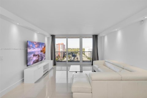 Condominio en venta en Hallandale Beach, Florida, 2 dormitorios, 102.19 m2 № 2015614 - foto 6
