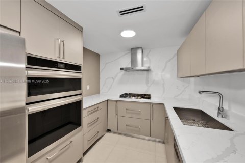 Condominio en venta en Hallandale Beach, Florida, 2 dormitorios, 102.19 m2 № 2015614 - foto 14