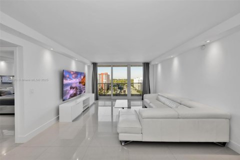 Condominio en venta en Hallandale Beach, Florida, 2 dormitorios, 102.19 m2 № 2015614 - foto 5