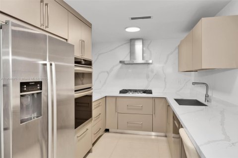 Condominio en venta en Hallandale Beach, Florida, 2 dormitorios, 102.19 m2 № 2015614 - foto 15