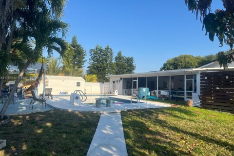 House in Hollywood, Florida 5 bedrooms, 239.59 sq.m. № 1643511 - photo 29
