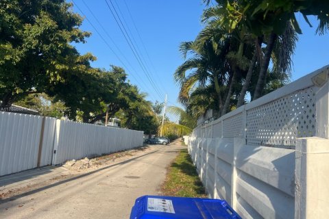 House in Hollywood, Florida 5 bedrooms, 239.59 sq.m. № 1643511 - photo 28