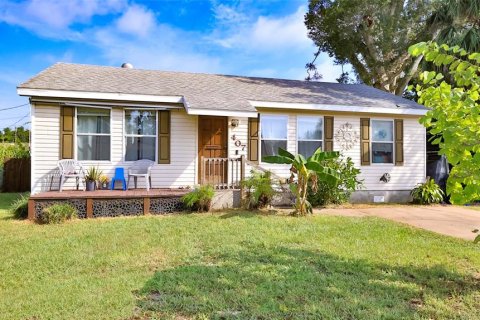 House in Edgewater, Florida 3 bedrooms, 96.62 sq.m. № 2324725