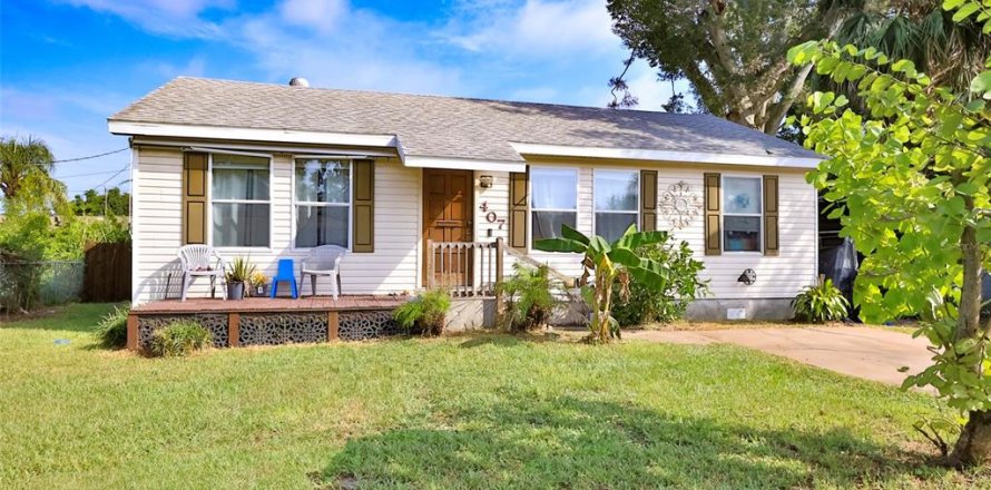 House in Edgewater, Florida 3 bedrooms, 96.62 sq.m. № 2324725
