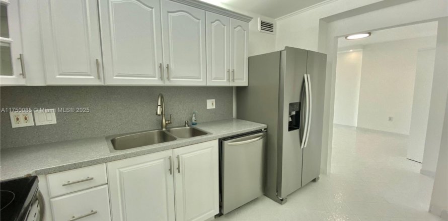 Condo à Sunny Isles Beach, Floride, 1 chambre № 1693431