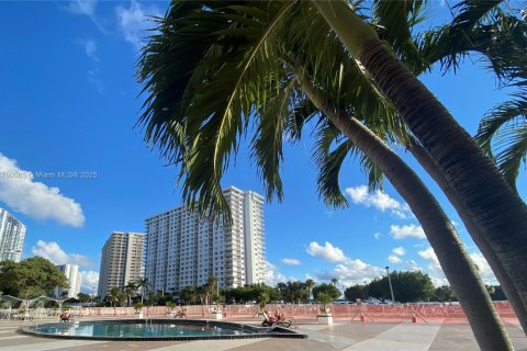 Снять в аренду кондоминиум в Санни-Айлс-Бич, Флорида 1 спальня, 66.89м2, № 1693431 - фото 27