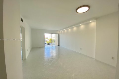 Снять в аренду кондоминиум в Санни-Айлс-Бич, Флорида 1 спальня, 66.89м2, № 1693431 - фото 12