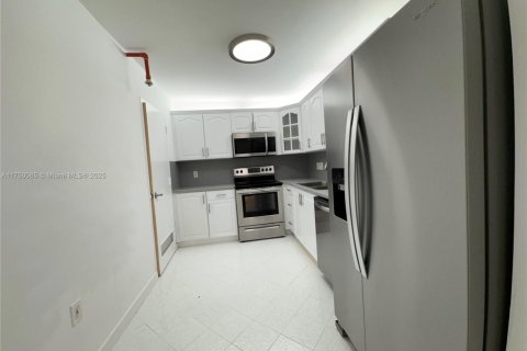 Снять в аренду кондоминиум в Санни-Айлс-Бич, Флорида 1 спальня, 66.89м2, № 1693431 - фото 6