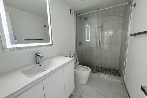 Снять в аренду кондоминиум в Санни-Айлс-Бич, Флорида 1 спальня, 66.89м2, № 1693431 - фото 17