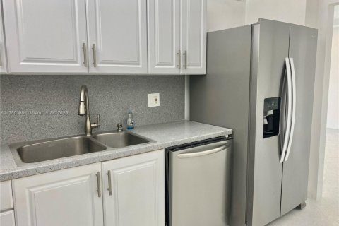 Снять в аренду кондоминиум в Санни-Айлс-Бич, Флорида 1 спальня, 66.89м2, № 1693431 - фото 3