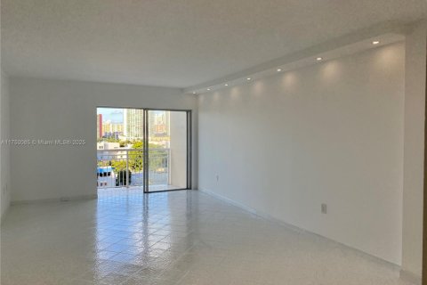 Снять в аренду кондоминиум в Санни-Айлс-Бич, Флорида 1 спальня, 66.89м2, № 1693431 - фото 11