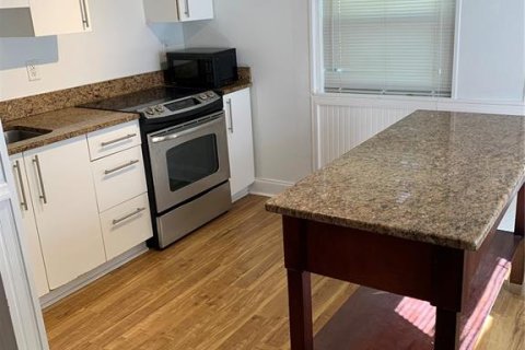Propiedad comercial en alquiler en New Smyrna Beach, Florida, 118.91 m2 № 1791109 - foto 3