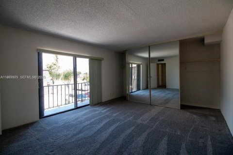 Touwnhouse à louer à Palm Springs, Floride: 2 chambres, 114.46 m2 № 2028605 - photo 8