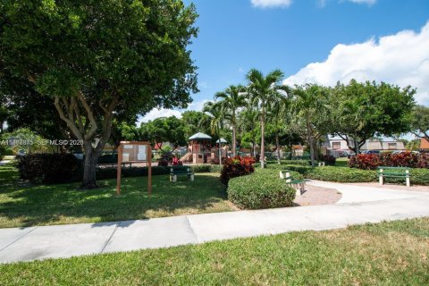 Touwnhouse à louer à Palm Springs, Floride: 2 chambres, 114.46 m2 № 2028605 - photo 13