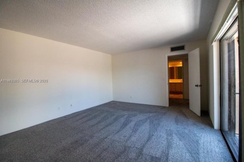 Touwnhouse à louer à Palm Springs, Floride: 2 chambres, 114.46 m2 № 2028605 - photo 9