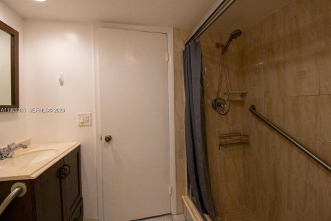 Touwnhouse à louer à Palm Springs, Floride: 2 chambres, 114.46 m2 № 2028605 - photo 4