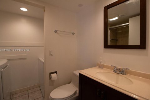 Touwnhouse à louer à Palm Springs, Floride: 2 chambres, 114.46 m2 № 2028605 - photo 11