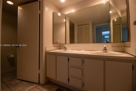 Touwnhouse à louer à Palm Springs, Floride: 2 chambres, 114.46 m2 № 2028605 - photo 6