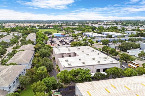 Commercial property in Lauderhill, Florida № 2244629 - photo 6