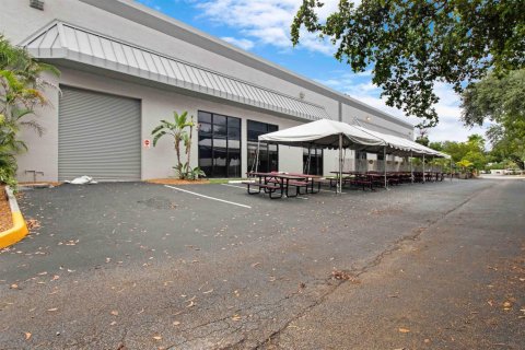 Commercial property in Lauderhill, Florida № 2244629 - photo 16